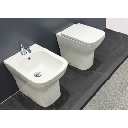 Coppia sanitari Althea serie Seven Rimless filo muro, Vaso + Bidet