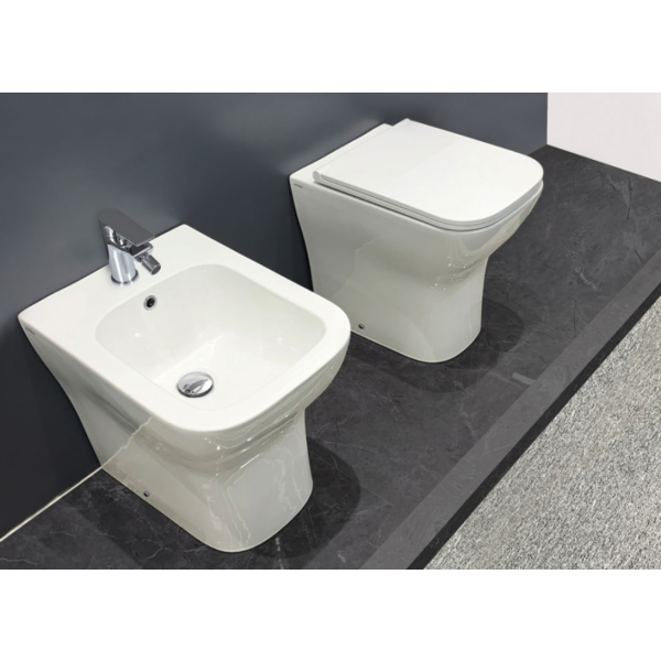 Coppia sanitari Althea serie Seven Rimless filo muro, Vaso + Bidet
