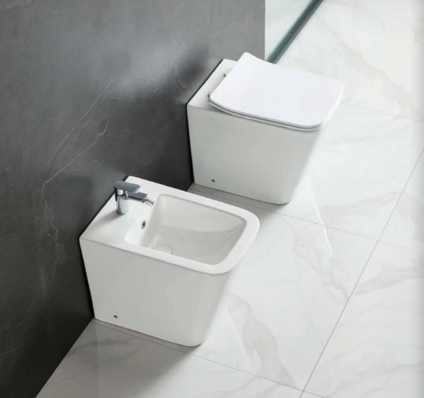 Coppia sanitari Karag serie LT Rimless filo muro, Vaso + Bidet